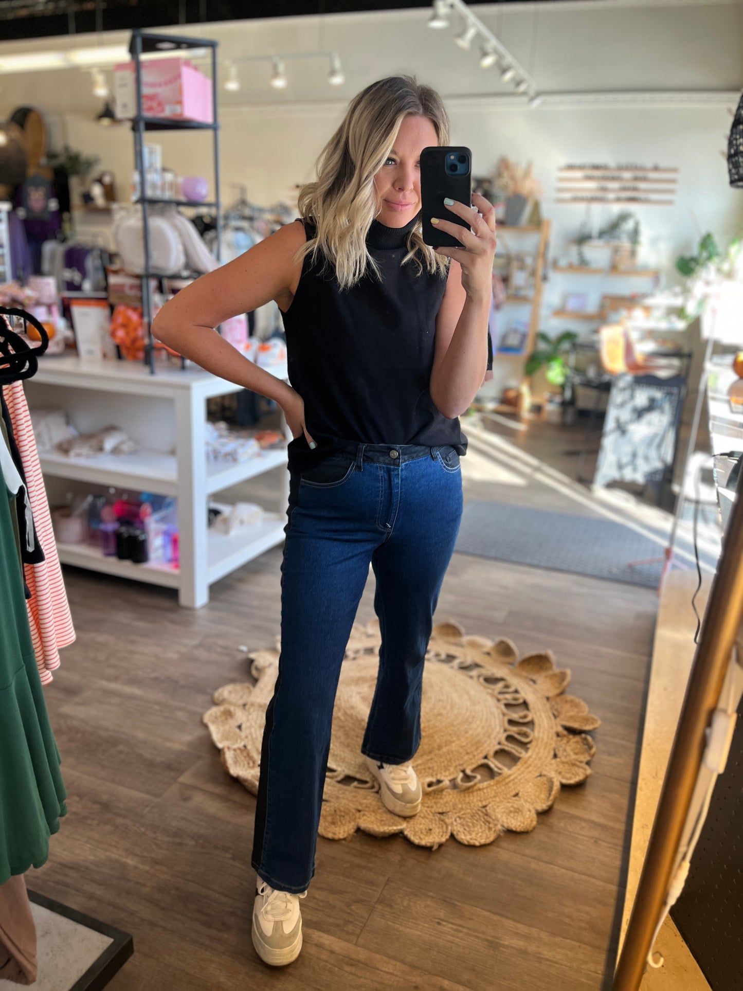 Maise Sleevless Turtleneck
