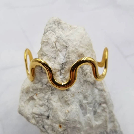 Gold Wavy Bracelet